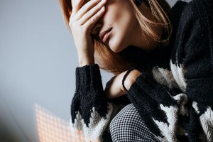 Внезапни пристъпи на умора задух стягане в гърдите замъгляване на