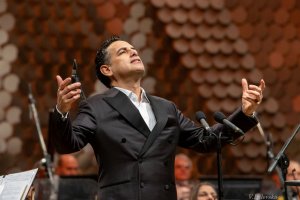 Самият Той да се появи в София би било събитие за