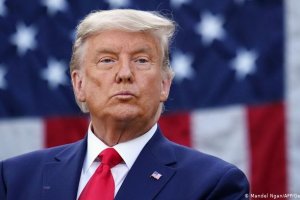 Американският президент Доналд Тръмп одобри въвеждането на извънредно положение във