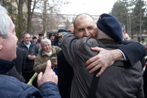 Не му върви на Румен Радев със символиките Толкова много