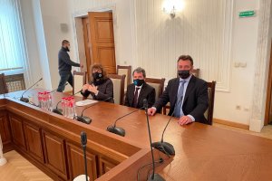 Двама от сценаристите на Слави Трифонов поведоха листите на Има