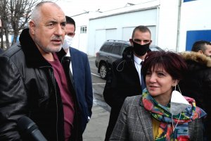 Според една философска теория човекът е материя при която съществуването