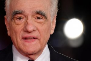 В похвално есе за кинолегендата Федерико Фелини написано за мартенския брой на списание