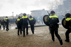 По цял свят скоростта на новите случаи на коронавирус намалява по