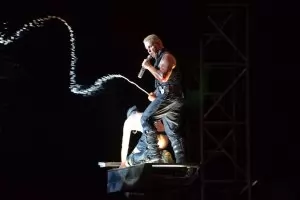 „Рамщайн“: коронавирусът не спря тесногръдието и глупостта