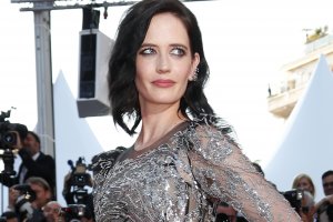 Тримата мускетари които всъщност са четирима неведнъж са размахвали оръжие