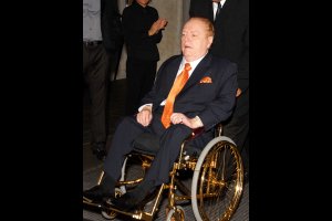 Лари Флинт медиен магнат собственик и основател на американското порнографско