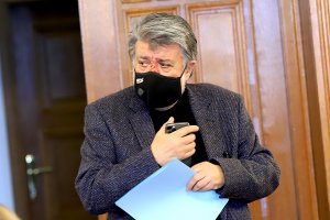 Парламентът удължи работното си време снощи за да приеме окончателно