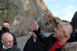 И като се сурнаха ония ми ти срутища и свлачища край