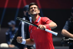 Шампионът Сърбия започна с труден успех защитата на трофея от