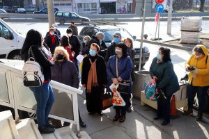 От днес следобед свободното ваксиниране е възстановено частично Това обяви