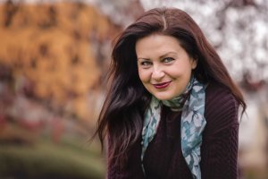 Мария Пеева се представя така родена в Пловдив през 1973 г Омъжена за най добрия