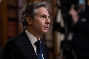 Американският държавен секретар Антъни Блинкен разговаря с групата на Букурещката