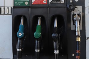 Цените на бензина и дизела ще поскъпнат леко с 5 6