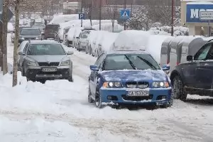 АПИ предупреждава: Сняг и виелици по пътищата през уикенда