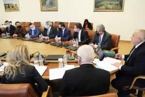 Правителството одобри поредни извънредни харчове за общини и църкви