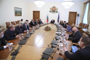 Министър председателят вече е в предизборна кампания нищо че тя не е