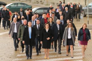 В какви евентуални управленски коалиции ще влезе в БСП след