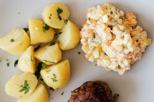 В недалечното минало около руската салата витаеше празнична атмосфера особено