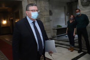 Антикорупционната комисия КПКОНПИ е издействала запори и възбрани в чужбина