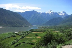 Китайските власти обявиха че ще построят най големия язовир и най голямата