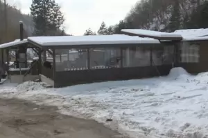 Полицаи ще бъдат глобени за купон в заведение