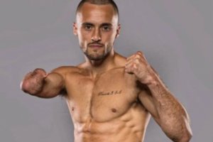 Гавин Пийкок има общо 557 професионални мача в английския футбол