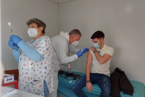 Бъркотията с масовата ваксинация продължава Въпреки че болнични директори призоваха