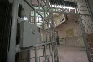 Прокуратурата трябва да плати 20 хил лв на родителите на