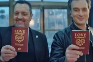 След короната Александър и Дац възпяха и ваксината