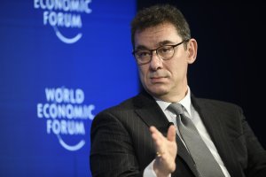 Изпълнителният директор на американския фармацевтичен гигант Pfizer Алберт Бурла отмени