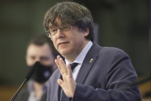 След започнало снощи тайно гласуване Европейският парламент отне депутатския имунитет на