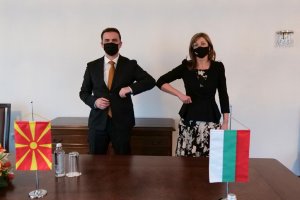 И без това силно опънатите от края на миналата година