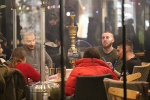 Въпреки твърдението на властите че при покачване на случаите затварянето