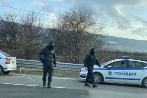 Двама военни от Министерство на отбраната са арестувани по подозрение за изнасяне