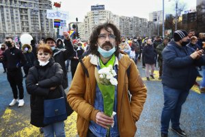 Полското правителство въвежда от днес нови ограничения заради пандемията съобщи