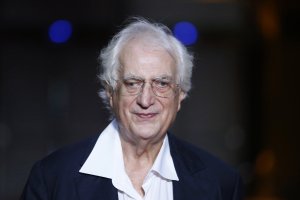 Бертран Таверние плодовит френски режисьор известен с филми като Безупречна