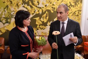 Пълна трагикомедия е когато политиците се държат като осветени резиденти