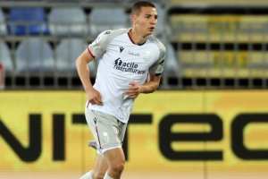 С дебюта си за Болоня на 3 март срещу Каляри