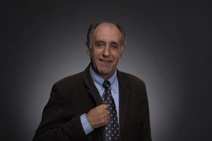 Проф Божидар Манов доктор на науките изкуствознание е роден в