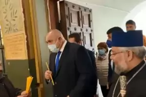 ЦИК не глоби Борисов и той пак е с джипа в изборната кампания