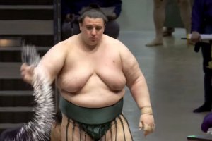 Даниел Иванов Аоияма спечели осма победа на сумо турнира Хару башо