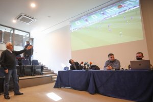 В клубовете от Ефбет лига има хора които се занимават