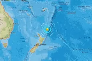 Нова Зеландия очаква цунами след три мощни труса