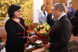 Тъй като политиката в България се прави на завет и