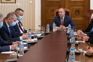 Президентът Румен Радев обяви че излиза от карантина и веднага