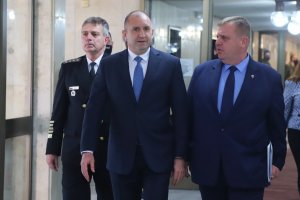 Президентът Румен Радев отправи мощен залп срещу управляващите като включи в тях
