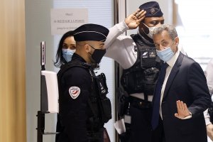 Бившият френски президент Никола Саркози бе осъден днес на три