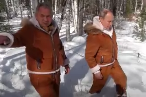 Путин пусна видео как си почива с Шойгу в Сибир