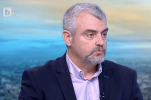 Хладилниците са пълни с ваксини но личните лекари са принудени